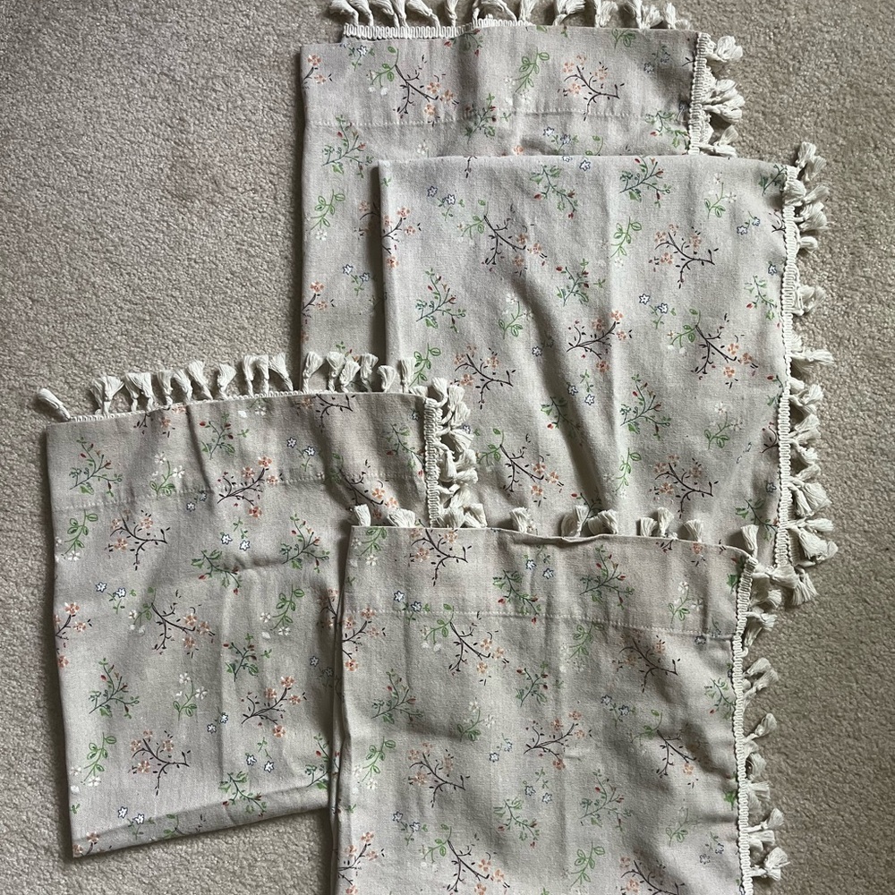 4 Floral Patterned Curtains with Fringe